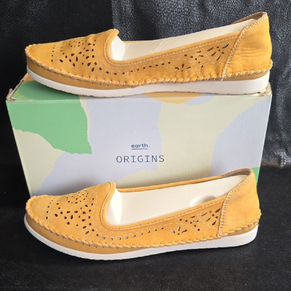 Earth Origins Women's 8.5 Lark Lindsey Amber Yellow Suede Slip-On Loafers
